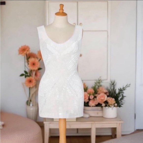 Dresses & Skirts - 🅢🅐🅛🅔 🌻 NEW!! ✮ White Sleeveless Scoop Neck Bodycon Mini Dress